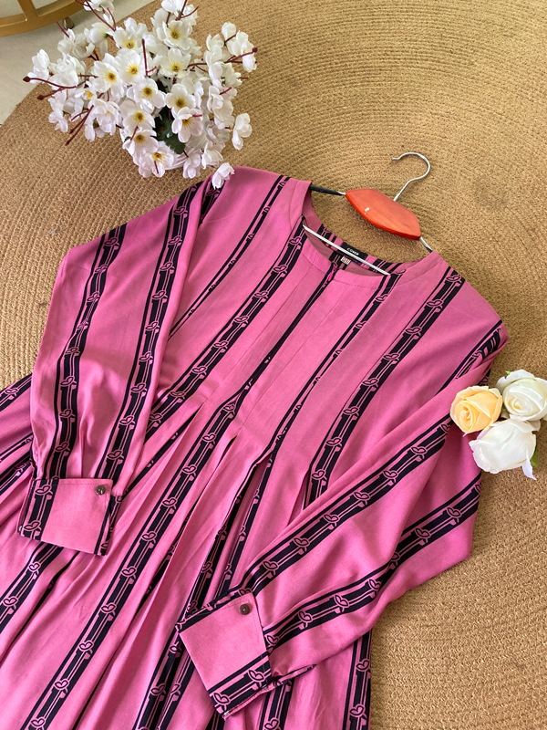 NAFIA GOWN STRIPE PRINT