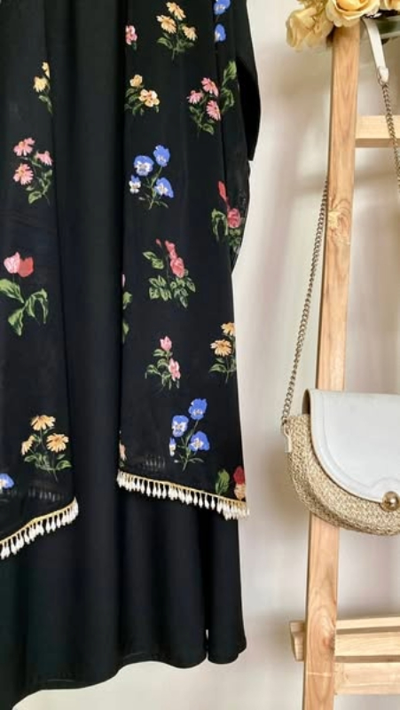 ZAHRA CAPE BLACK FLORAL