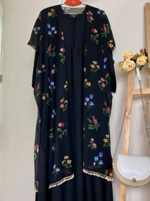 ZAHRA CAPE BLACK FLORAL
