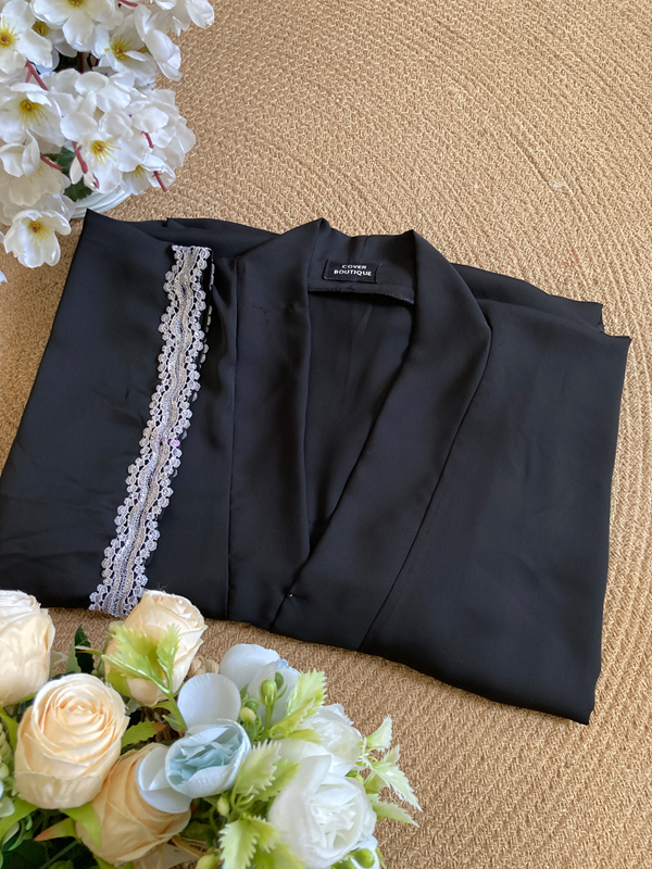 SQUARE CAPE WITH ASH LACE